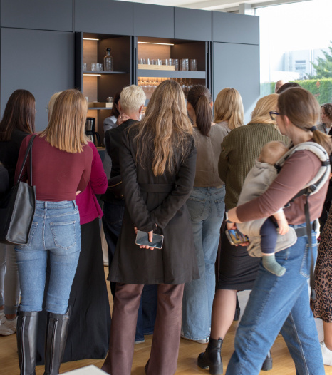 Zwiedzanie showroomu Peka i testowanie funkcjonalnych system&oacute;w wyposażenia mebli