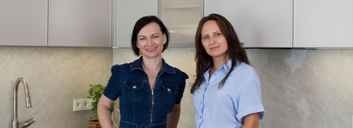 Projektantki wnętrz w realizacji kuchennej z wyposażeniem PEKA